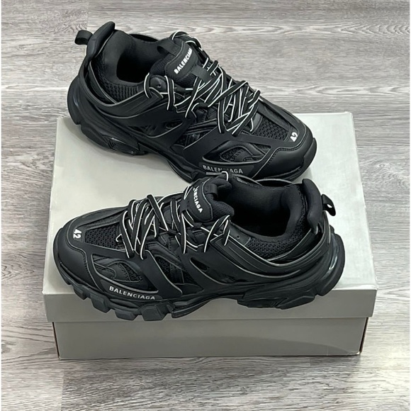 This brand is balenciaga. The size is 8, Color black. Im a sneaker reseller. - Picture 2 of 3